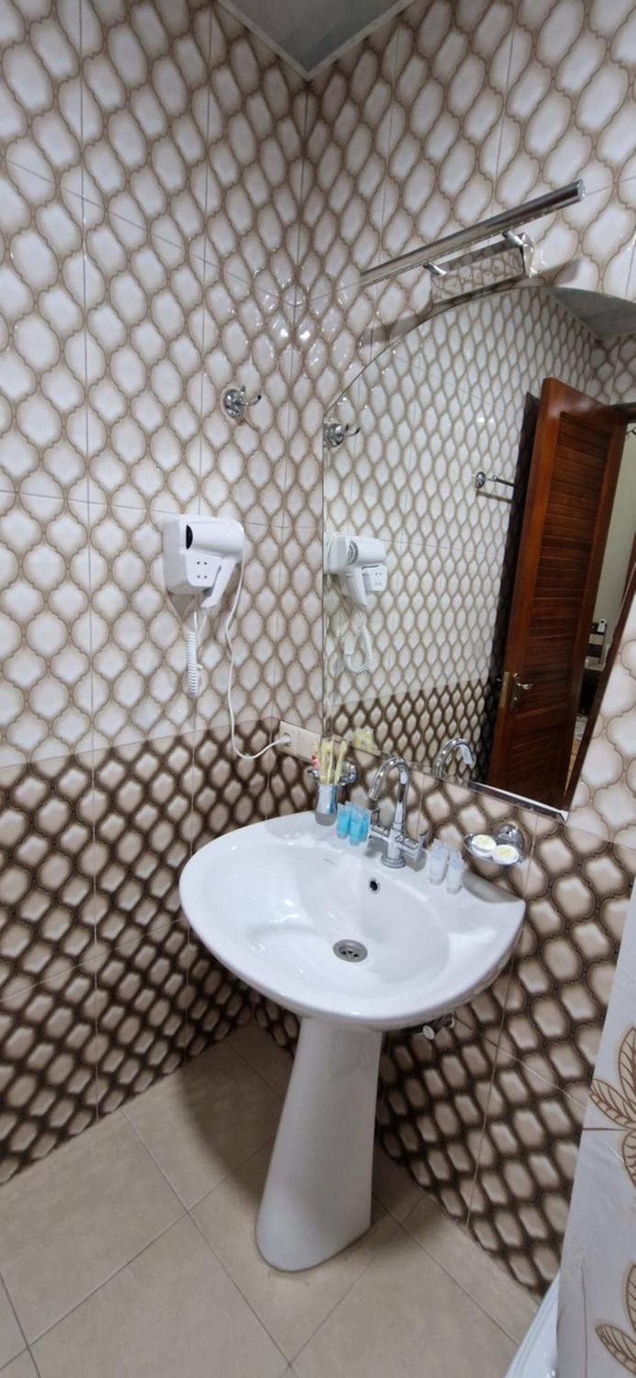 Hotel Villa Кутаиси Екстериор снимка