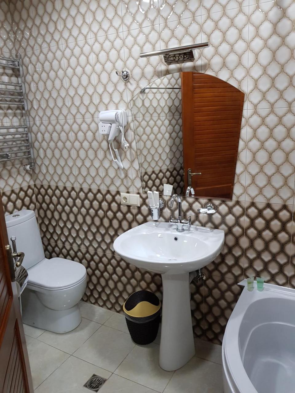 Hotel Villa Кутаиси Екстериор снимка